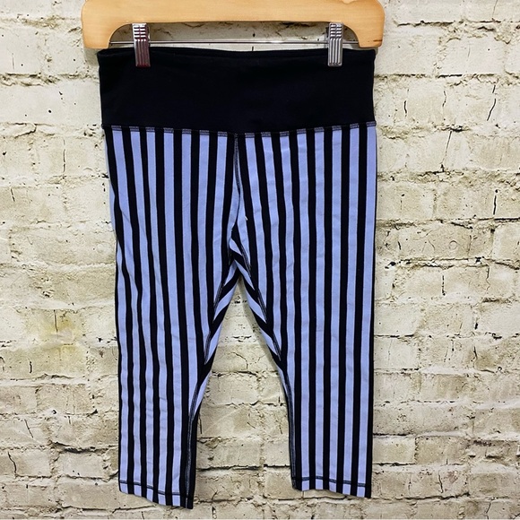 Lululemon Lavender Black Striped Cropped Athletic Leggings - Picture 1 of 4